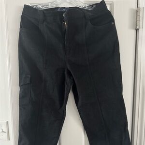 Gloria Vanderbilt Women’s Black Capri Jeans